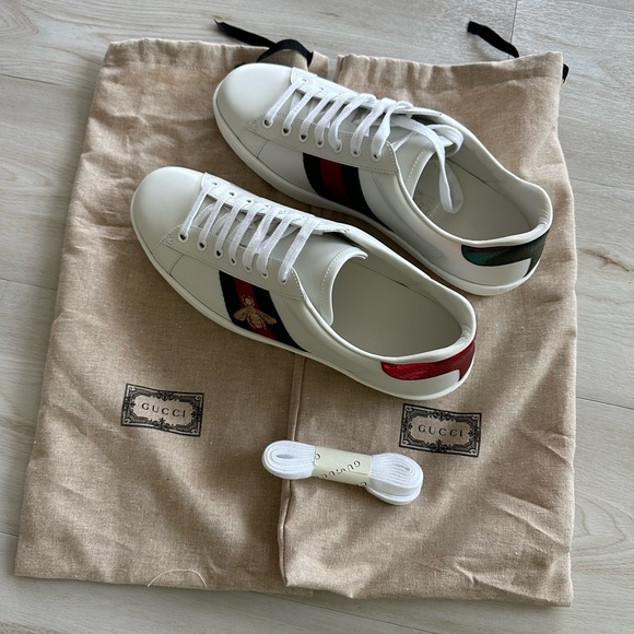 Men’s Authentic Gucci Leather sneakers - Picture 4 of 15